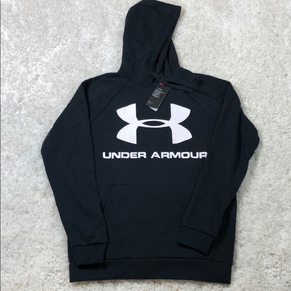 Men’s under Armour sweatshirt with pouch NWT